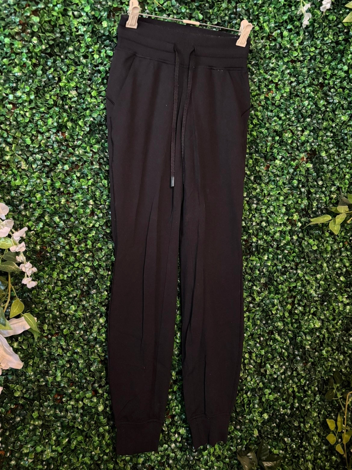 Pre-Loved Lululemon Drawstring Joggers - Black (Size 0)
